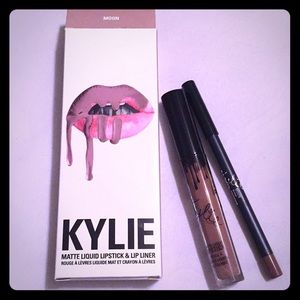 Kylie Lip Kit in “Moon”